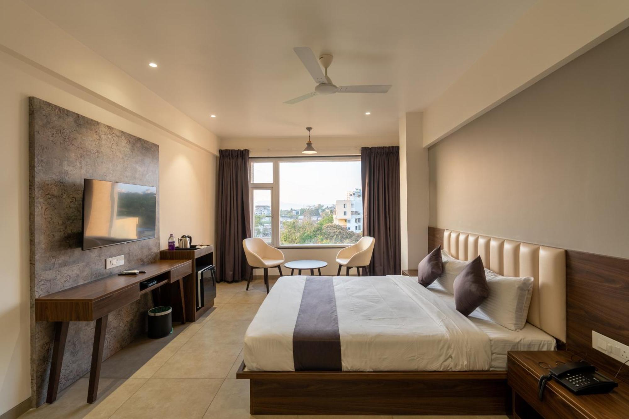 The Living Hub Business Hotel, Kolhapur Exterior foto