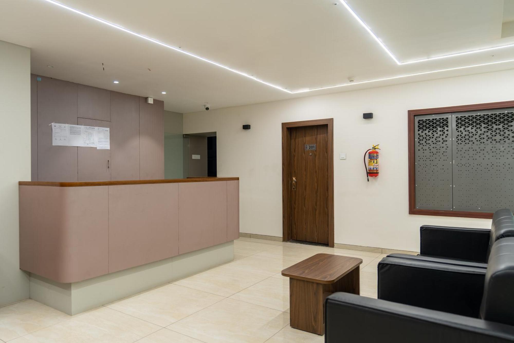 The Living Hub Business Hotel, Kolhapur Exterior foto